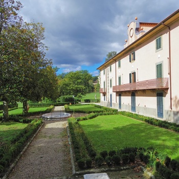 Villa  Demidoff park nær Firenze i Toscana