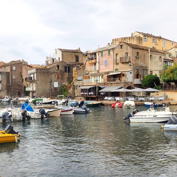 Havnen i fiskerlandsbyen Erbalunga på Cap Corse - Korsika, Frankrig
