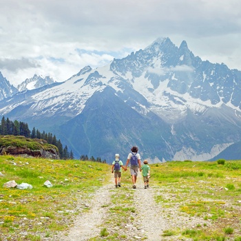 Far og sønner på vandring i de franske Alper