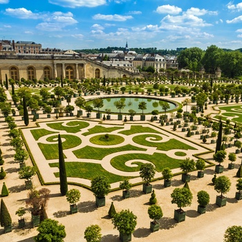 Solkongens imponerende Versailles slot uden for Paris - Frankrig