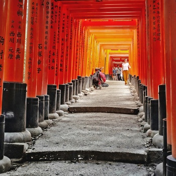 Fushimi Inari helligdommen i Kyoto, Japan - Foto Marek Piwnicki Unsplash
