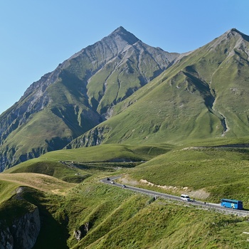 Trafik langs Georgian Military Highway - Georgien