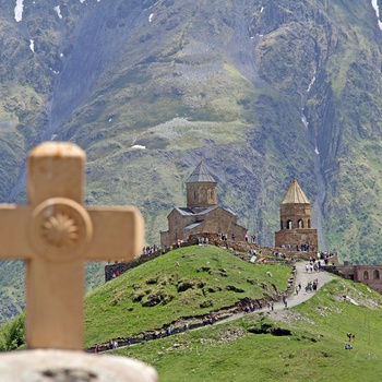 Gergeti Trinity Church i Georgien - Foto: Aleko Kezevadze, Unsplash