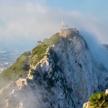 Skyer omgiver klippen, Gibraltar