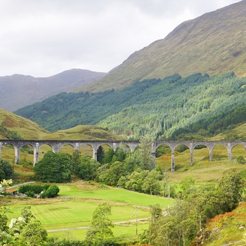Glenfinnanviadukten, hvis du er helding, kan du se "Harry Potter" toget køre her, Skotland