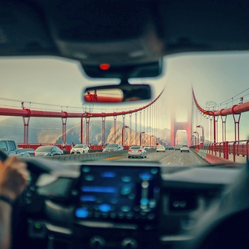På vej over Golden Gate Bridge i San Francisco, USA - Foto: Malivez Unsplash