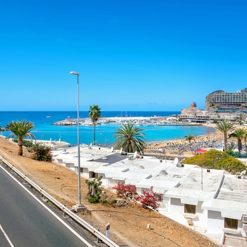 Vej til feriebyen Puerto Rico på Gran Canaria, Spanien