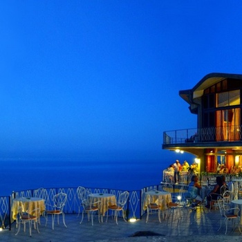 Grand Hotel Excelsior Amalfi, panorama night.jpg