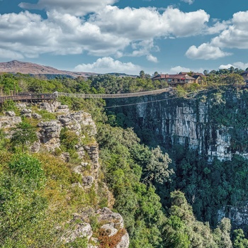 Graskop by og hængebro over kløften, Sydafrika