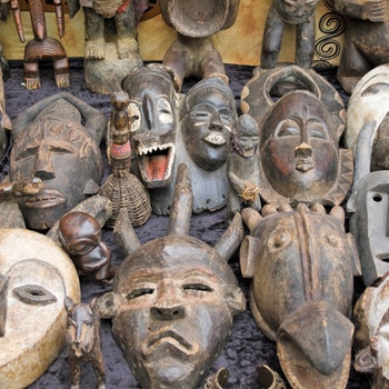 Butik med afrikanske masker i Hambyrg, Tyskland