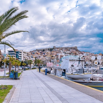 Promenaden i havnebyen Kavala - Grækenland