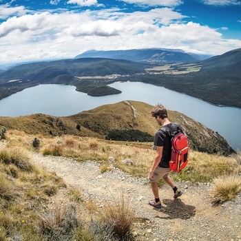 Hiker Mount Robert Circuit i Nelson Lakes Nationalpark - New Zealand