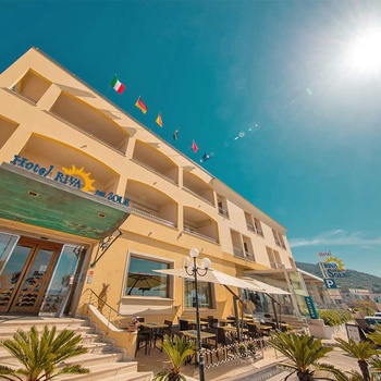 Hotel Riva del Sole i Cefalu på Sicilien - Facade
