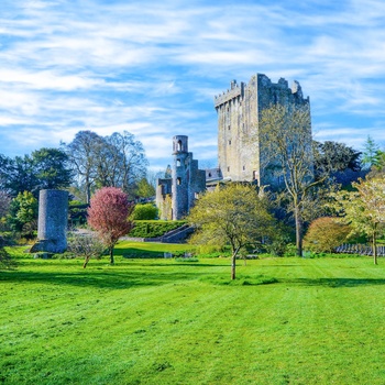 Irland, County Cork - Blarney Castle i sin smukke have