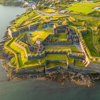 Irland, County Cork - det imponerende Charles Fort ved Kinsale i aftensolen