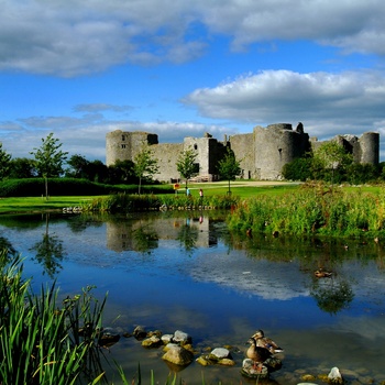 Irland, County Roscommon -Roscommon Castle på en smuk sommerdag (Foto - Tourism Ireland)