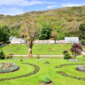Irland, Connemara, Kyllemore Abbey - den viktorianske have