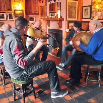 Musik hos Burren Roadside Tavern, Irland