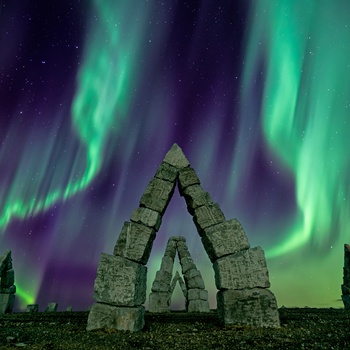 Nordlys over Artic Henge i Island