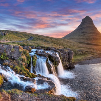 Kirkjufell og Kirkjufellfoss vandfaldet i det vestlige Island