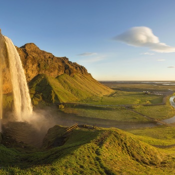 Vandfaldet Seljalandsfoss på Island