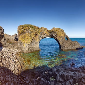 Stenbuen Gatklettur på Snæfellsnes halvøen, Island