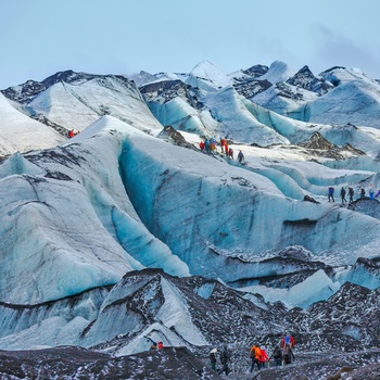 Turister på vej op ad Solheimajokul gletsjer, Island