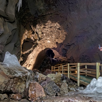 Lavagrotten Vídgelmir i Hallmundarhraun-lavafeltet, Island