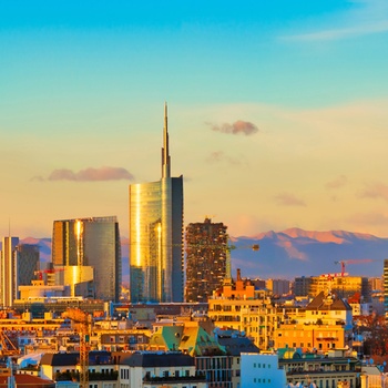 Milanos skyline ved solnedgang - Italien