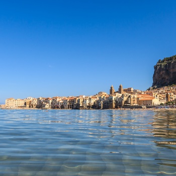 Kystbyen Cefalú på Sicilien