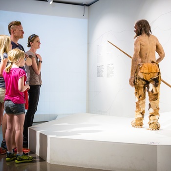 Udstillingsrum, Ismumien Ötzi på Arkæologimuseet i Bolzano, Sydtyrol, Italien © South Tyrol Museum of Archaeology - www.iceman.it