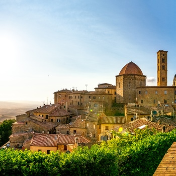 Middelalderbyen Volterra i Toscana