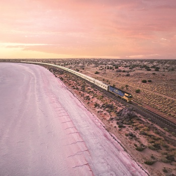 Indian Pacific ved Lake Hart South Australia