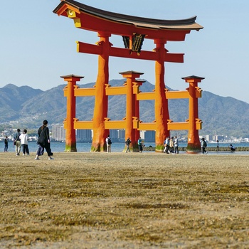 Miyajima og torri-porten - Japan - Foto Josiah Ferraro Unsplash