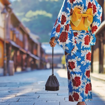 Geisha, kvinde i traditional kimono i Nagamachi Kvarteret, Kanazawa i Japan