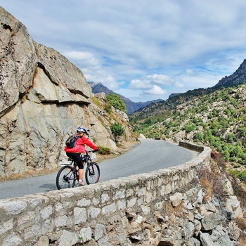 På mountainbike eller cykeltur på Korsika, Frankrig