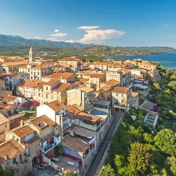 Panoramaudsigt til kystbyen Porto Vecchio i det sydlige Korsika, Frankrig