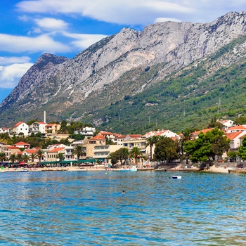 Strand ved byen Gradac i Dalmatien, Kroatien