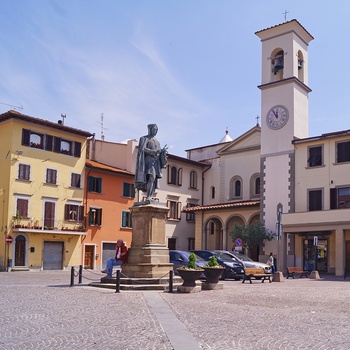 Piazza Giotto ikunstnerbyen Vicchio i Toscana - Italien