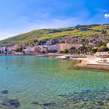 Panoramaudsigt til kystbyen Opatija, Kvarnerbugten i Kroatien