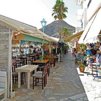 Restauranter nær stranden i kystbyen Myrtos i det sydøstlige Kreta