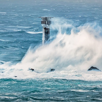 Land's End - stormen Desmond ved Longships Lighthouse.jpg