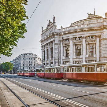 Letbane foran Burgtheater på Ringstrasse i Wien - Østrig