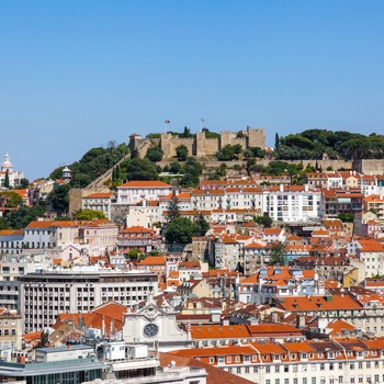 Udsigt over Baixa og Sao Jorge i Lissabon