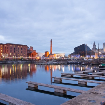 Havnefronten Albert Dock i Liverpool, England
