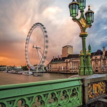 London Eye og Themsen om aftenen, England