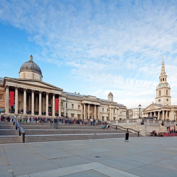 Indgangen til National Gallery i London, England