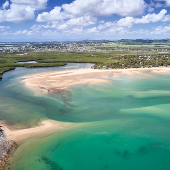 Mackay-regionen med blåt vand floder og sandbanker i Queensland - Australien