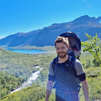 Martin Bo på vandring med familie i Norge - rejsespecialist i Vejle