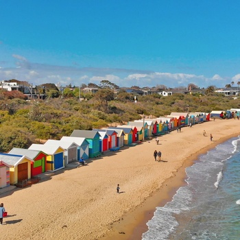 Brighton Beach med de farverige badehuse nær Melbourne - Australien